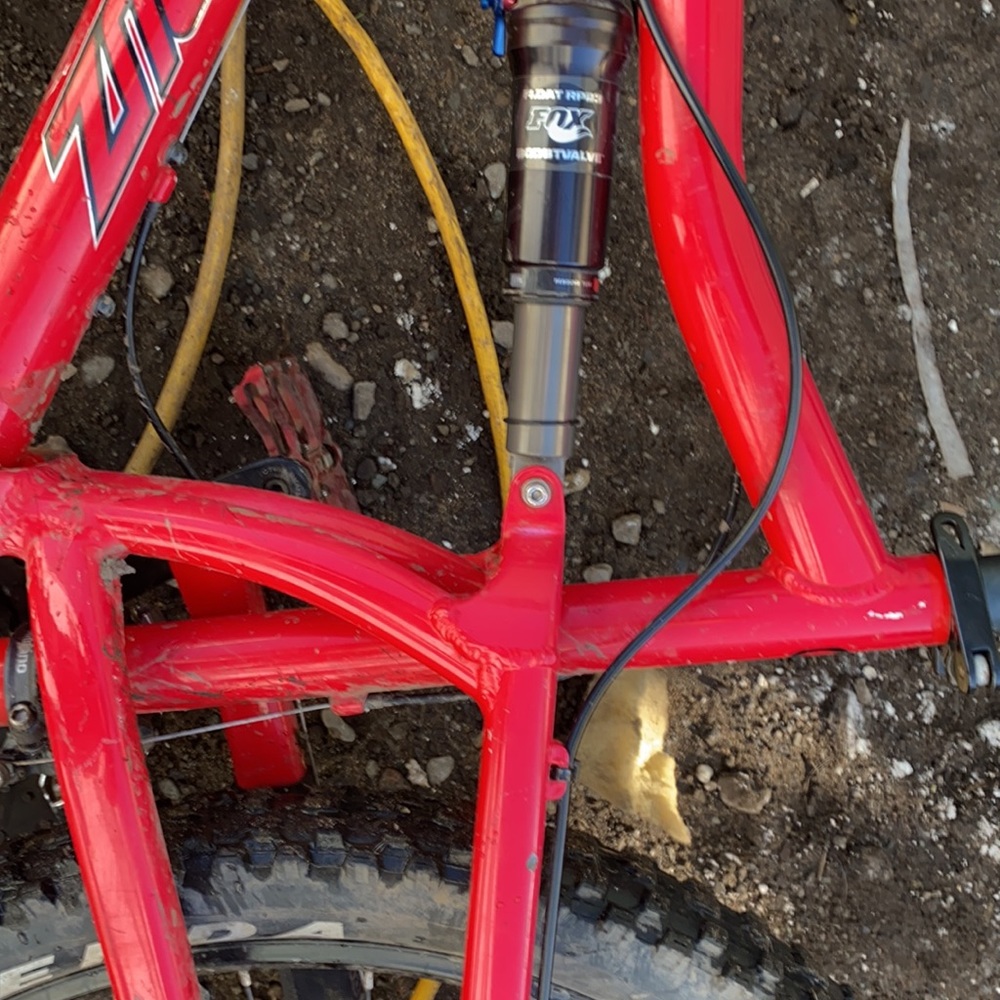 Santa Cruz super light 26” mountain bike - Picture 2 of 3